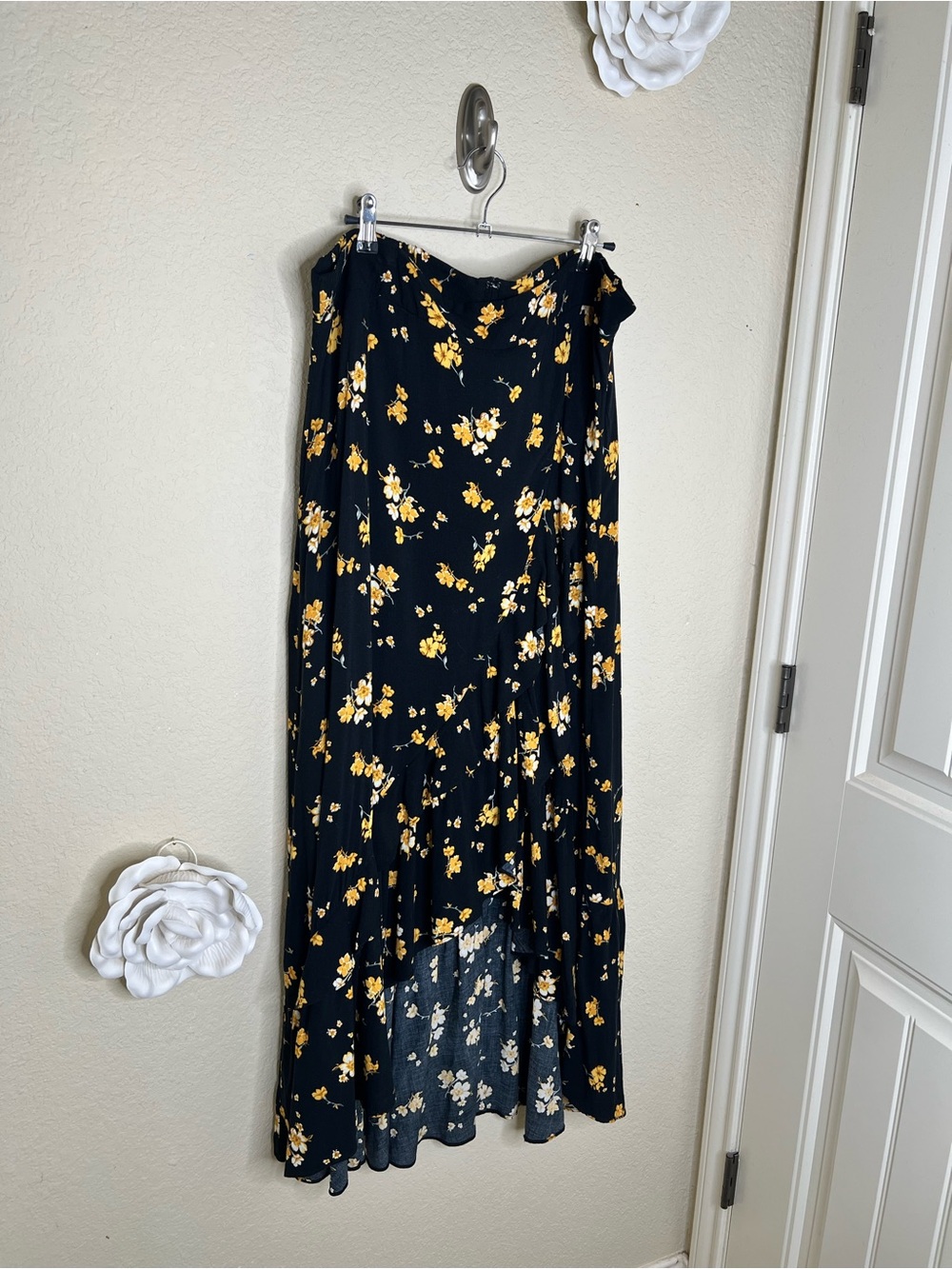 NTM: Torrid Floral Faux Wrap High Low Midi Skirt Size 2 Black Yellow Boho Plus - Picture 6 of 15
